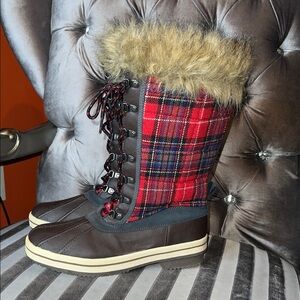 🍎 LUXE TOTES RED PLAID & FUR WINTER BOOTS | NIB SIZE 11 🍎